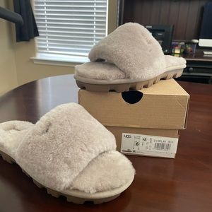 UGG slippers. Size 6. NEW!